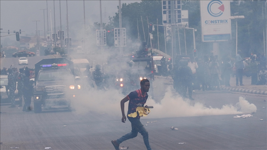 Nigerian Police Arrest nearly 700 youth in the high cost of living Protest